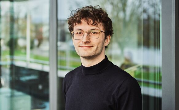 Jesse de Lange, Development